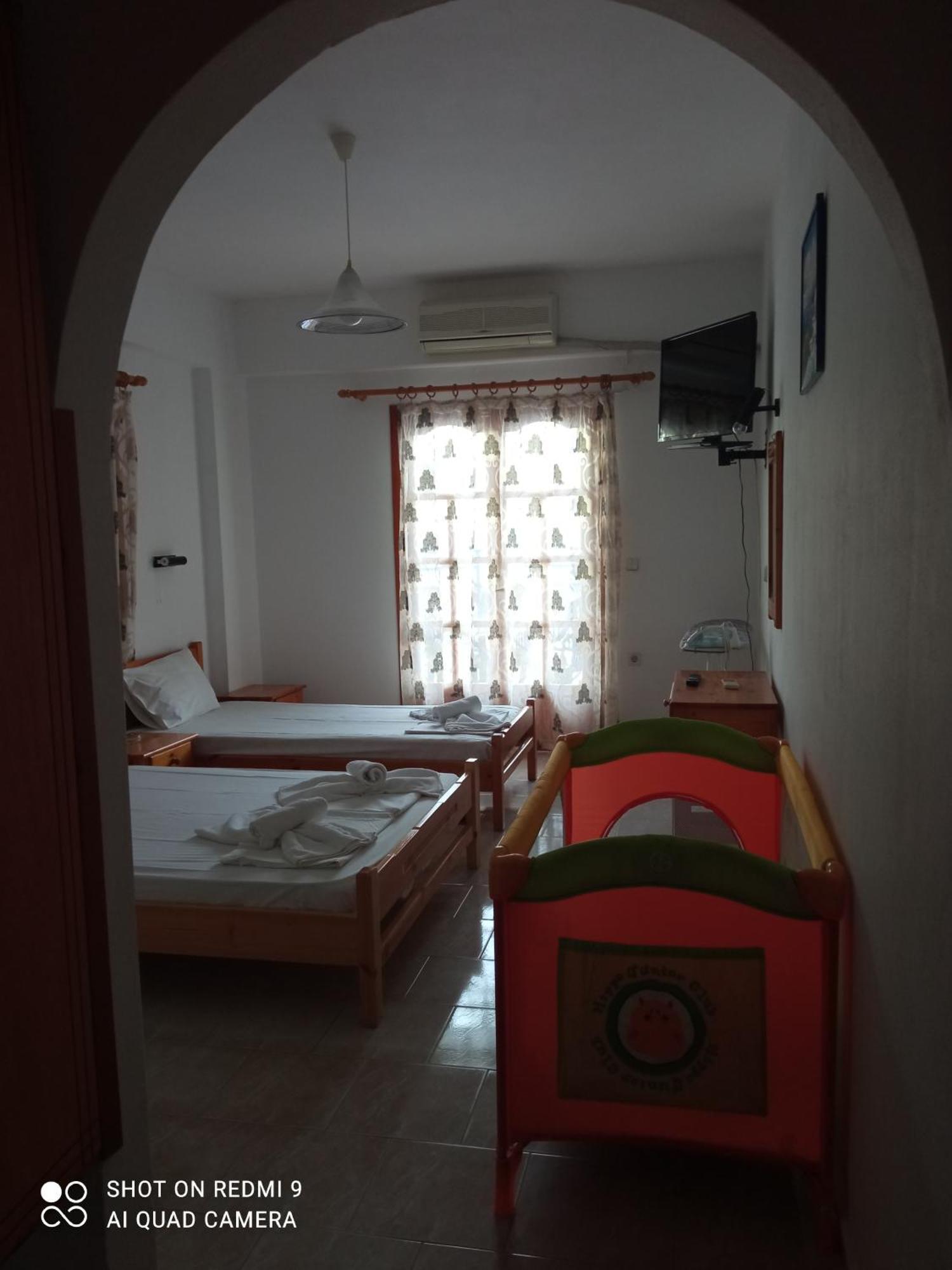 George Studios Sztalída Kültér fotó