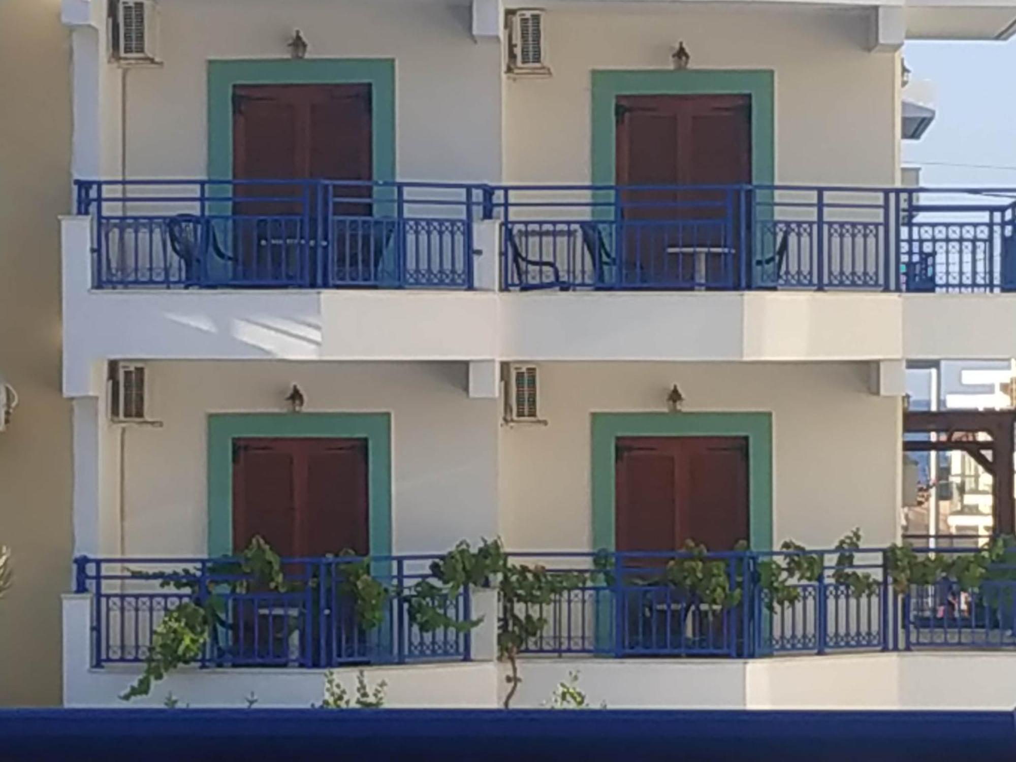 George Studios Sztalída Kültér fotó